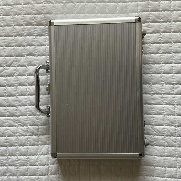 COPY - Game Night Poker Set - 200 Chips 5 Dice 2 Decks Locking Aluminum Case - Picture 2 of 3